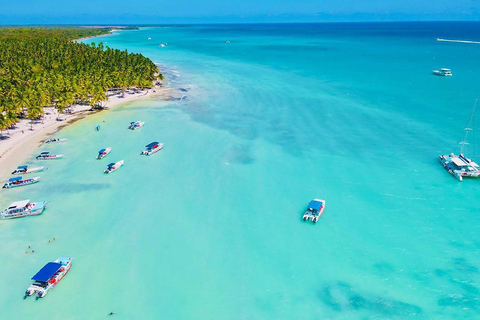 Isla Saona: Sightseeing tour from La Romana and Bayahibe with lunch and catamaran