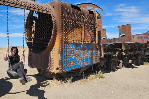 Uyuni: Całodniowa wycieczka po Salt Flats z winem o zachodzie słońca