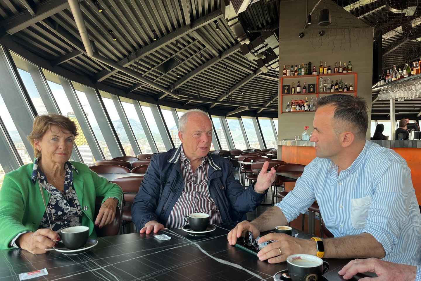 塔那之旅——与当地人一起探索地拉那