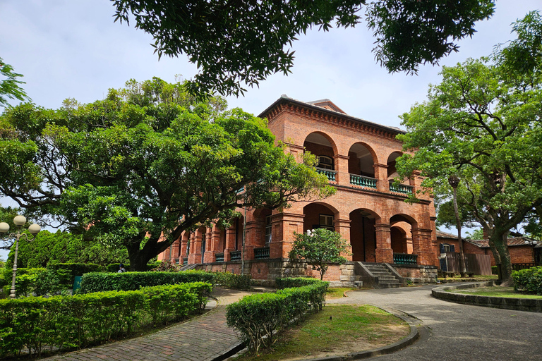 Tamsui: Historic Landmarks and Riverside Morning Tour Small-Group Tour Only