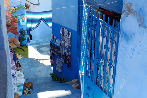 Au départ de Fès : Chefchaouen Excursion d&#039;une journée avec chauffeur pour un groupe de 8 personnes