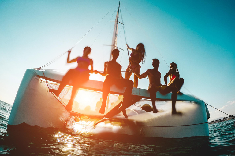 From Cancún: Catamaran Cruise with Open Bar, Snorkeling, and Lunch Basic tour with drinks included