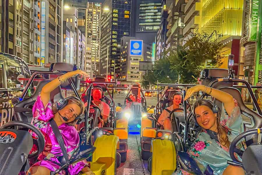 Shibuya-Kreuzung x Tokyo Tower: Go-Kart-Fahrt (Führerschein und Reisepass erforderlich). Foto: GetYourGuide Shibuya-Kreuzung x Tokyo Tower: Go-Kart-Fahrt (Führerschein und Reisepass erforderlich). Foto: GetYourGuide
