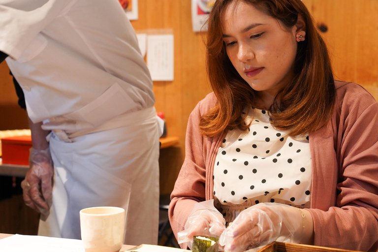 Kanazawa: Sushi Making Experience at Omicho Market