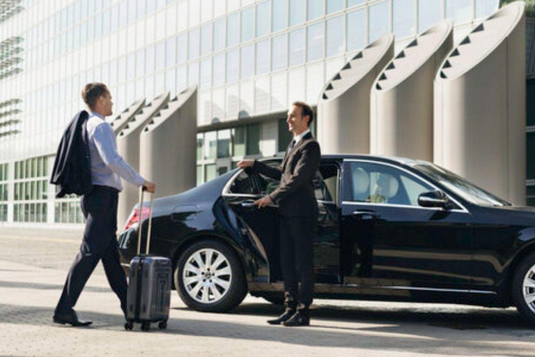 Doha: Airport Private Transfer to Doha City