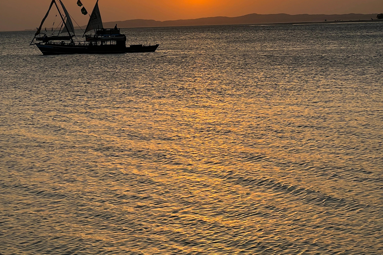 KILIFI: WATAMU: REJS DHOW O ZACHODZIE SŁOŃCAREJS DHOW O ZACHODZIE SŁOŃCA