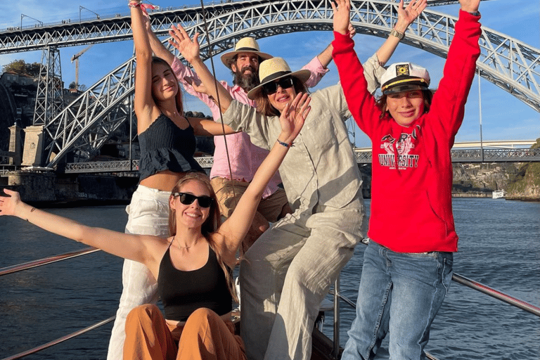 Porto: 6 Bridges of Douro Classic boat tour Porto : Classic boat Cruise on the Douro River