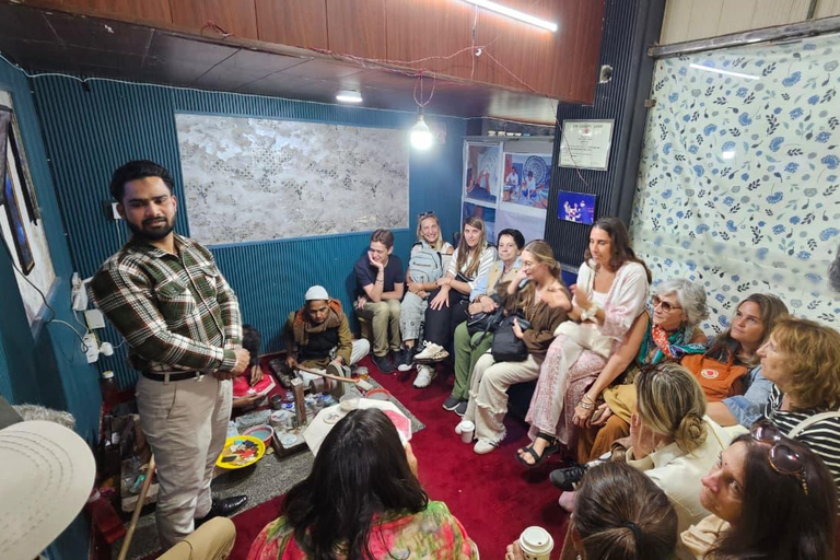 Shopping tour with Your Personal Lady Guide from Jaipur:- private lady guide & car