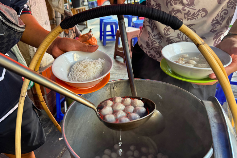 Jakarta Nights Food Tour with 15+ Tastings