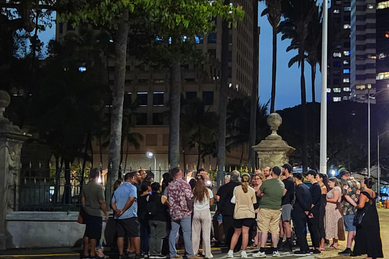 Honolulu: Nocna wycieczka piesza w centrum miasta z duchami