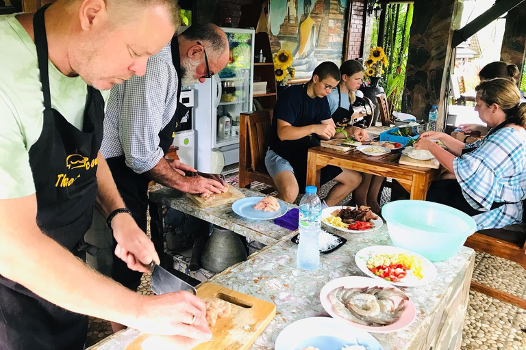 Khao Lak: Półdniowa lekcja gotowania i polowanie na składniki