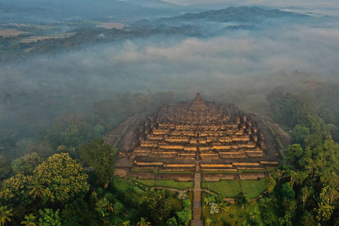 yogyakarta: borobudur zonsopgang en prambanan tempel