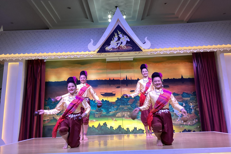 Calypso Cabaret en Asiatique: espectáculo de ladyboys en primera filaEspectáculo nocturno