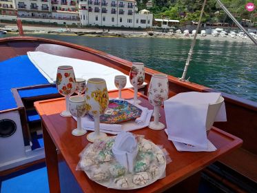 Giardini Naxos, Isola Bella and Grottos Cruise with Aperitif - Housity