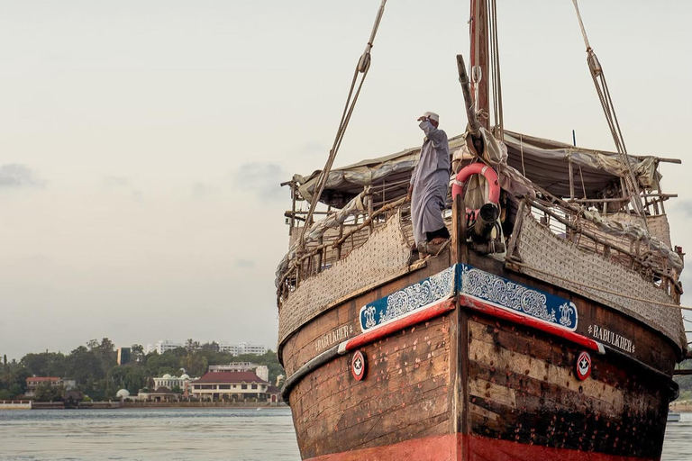 مومباسا: رحلة بحرية مسائية على متن قارب الداو مع عشاءمومباسا: رحلة قارب الداو المسائية مع عشاء