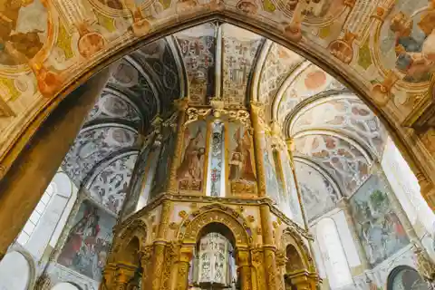 From Lisbon: Knights Templar Tour to Tomar & Almourol Castle