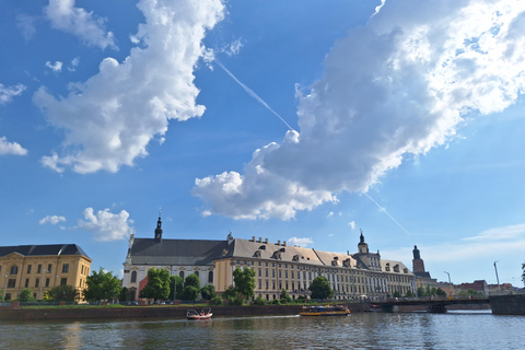 Wroclaw: Sunset Catamaran Cruise with Drink and Music