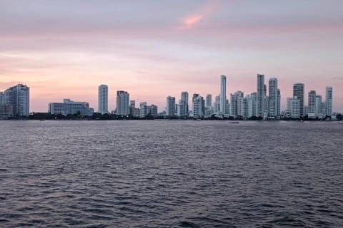 Cartagena: Bootstour bei Sonnenuntergang mit Open Bar und Snacks