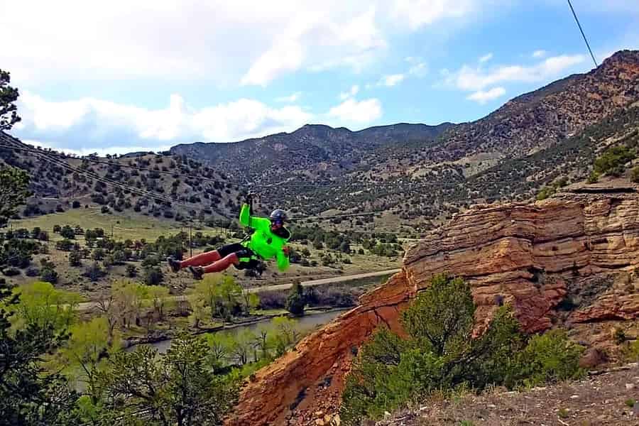 Ab Salida: Rafting- und Zipline-Kombo-Abenteuer im Brown's Canyon. Foto: GetYourGuide