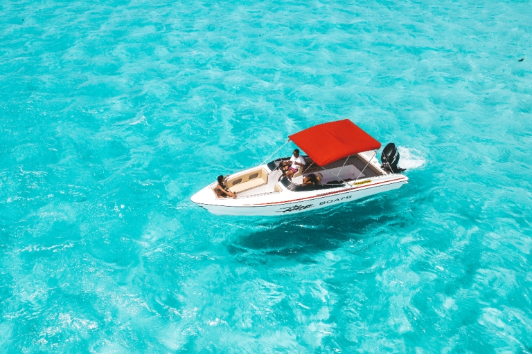 Mauritius: Private Speed Boat or Catamaran to île aux Cerfs Private Speed Boat to île aux Cerfs