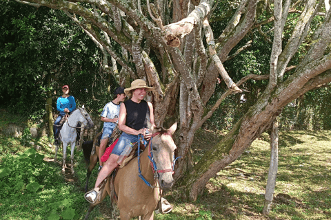Medellín : Aventure en bateau + équitation à Santa Fe de AntioquiaSanta Fe de Antioquia : Promenade en bateau aventureux+excursion à cheval