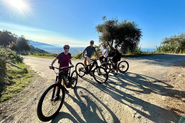 Excursion en E-Bike dans les carrières de marbre de Carrare avec dégustation de saindoux