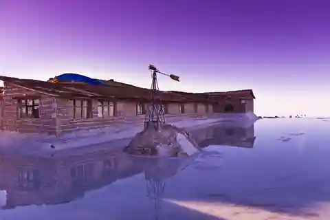 Uyuni: Excursión al Atardecer en el Salar de Uyuni con Vino