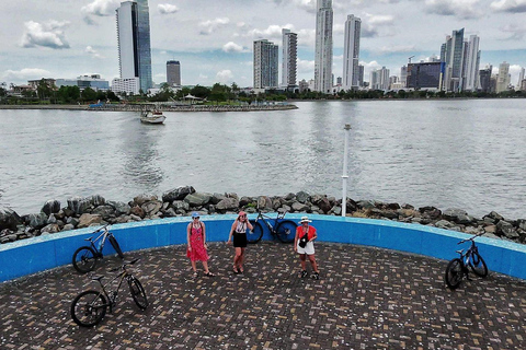 Panama City: Casco Viejo Guided Bike Tour with Tastings