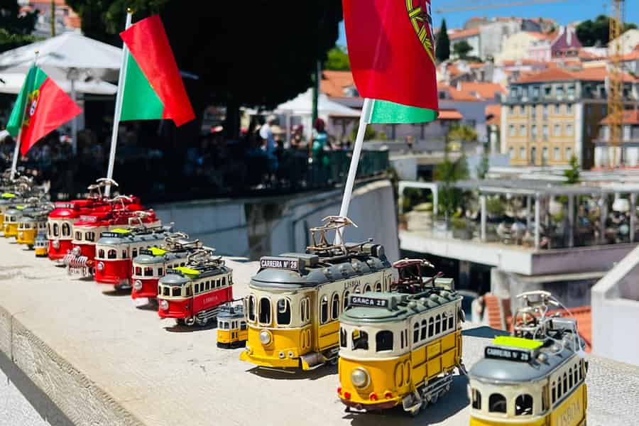 Lissabon: Tuk-Tuk-Top-Erlebnis in der Altstadt. Foto: GetYourGuide