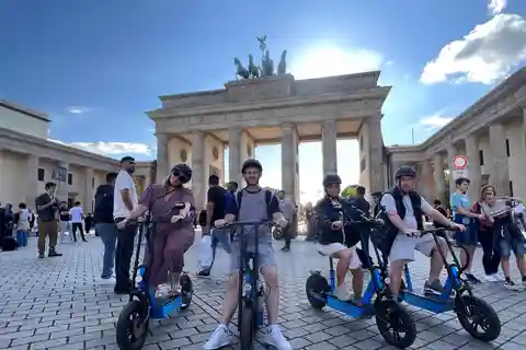 Berlin: Top Sights Guided E-Scooter Tour