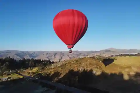 Lever de soleil en montgolfière au-dessus de Cusco