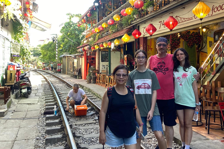 Histoire, culture, visites et divertissements à Hanoï en JeepHanoi Highlights &amp; Secret Spots Jeep Adventure