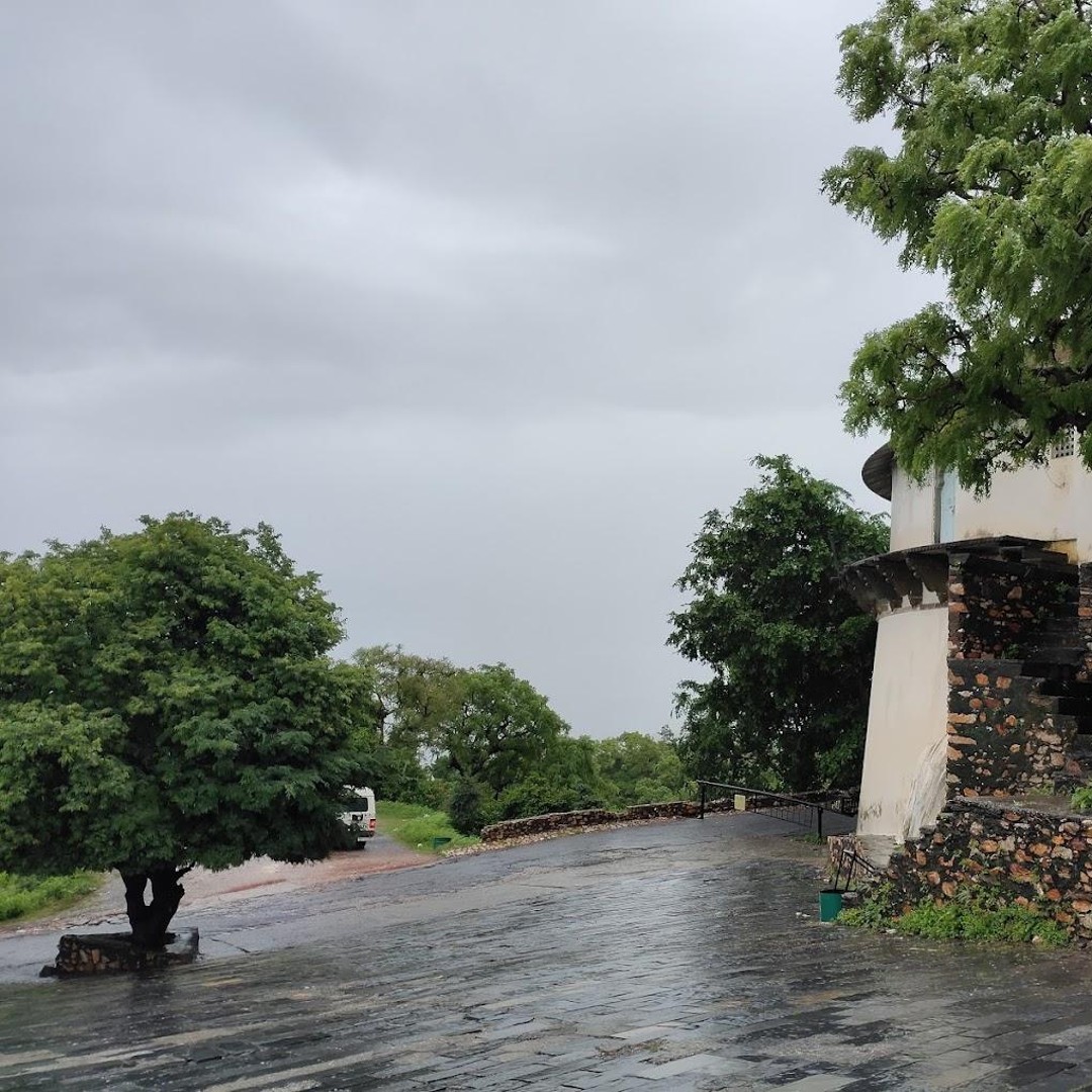 Monsoon Palace (Sajjangarh) E-bike Trail GetYourGuide