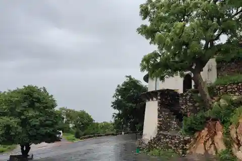 Monsoon Palace (Sajjangarh) E-bike Trail