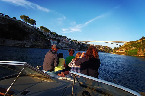 Porto:Passeio Privado de Barco no Rio Douro (max. 6px) 1u30mPasseio Privado de Barco no Rio Douro (max. 6 px) 1u30m