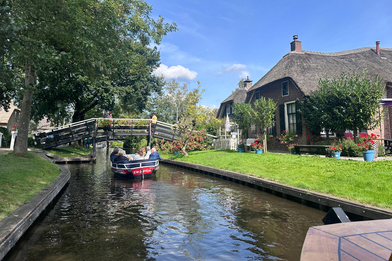 Z Amsterdamu: wycieczka 1-dniowa do Giethoorn z rejsem po kanałach i zwiedzaniem wioski