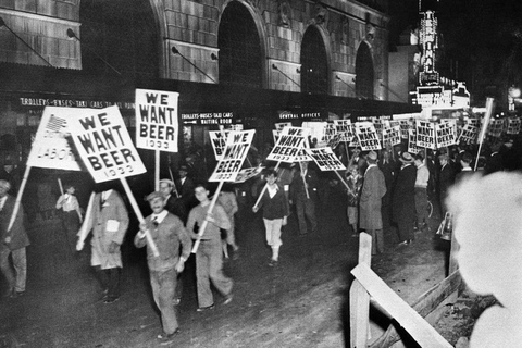 Savannah: Trolley Tour + Pirates & Prohibition Museums Pass