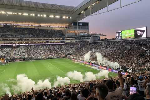 São Paulo: Únete a una experiencia de un día de partido del Corinthians con los localesExperiencia de juego del Corinthians en el Neo Quimica Arena