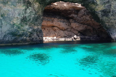 Comino: Excursiones privadas en barco, paradas para nadar y visitas a cuevas