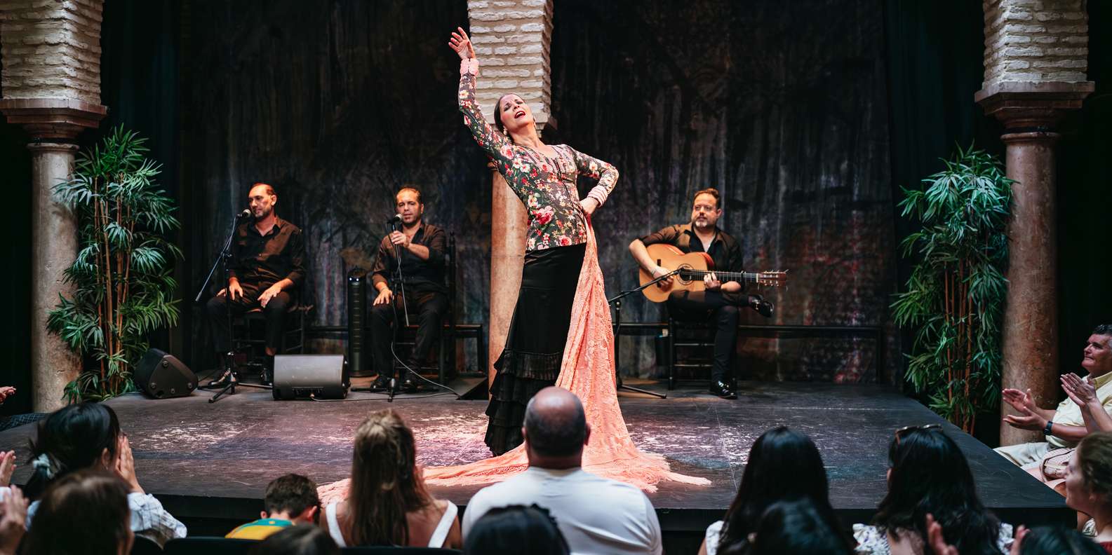 Seville: Puro Flamenco Show with Optional Museum Ticket
