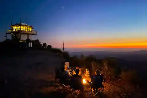 Yosemite: Devils Peak 4X4 Sunset Jeep Tour with Local Guide