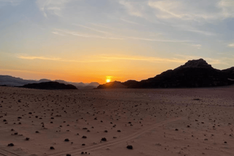 Wadi Rum: 6-Hour Jeep Tour with Bubble Tent Stay and 2 Meals