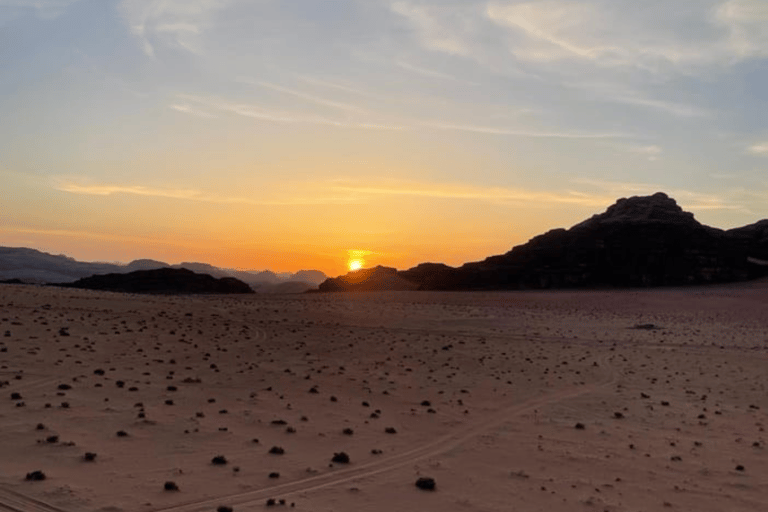 Wadi Rum: 6-Hour Jeep Tour with Bubble Tent Stay and 2 Meals