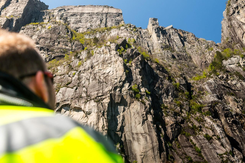Excursão de minibus ao Lysefjord e safari de lancha opcionalPasseio de minibus pelo Lysefjord