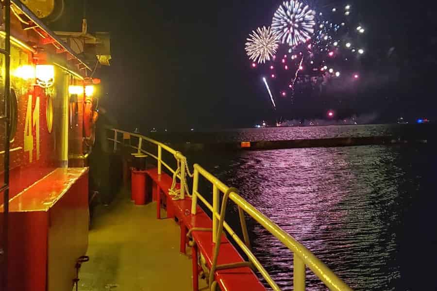 Chicago: Feuerwerksfahrt auf einem historischen Feuerboot. Foto: GetYourGuide