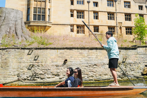 Chinese Punting Tour in Cambridge Chinese Punting Tour in Cambridge (Shared)
