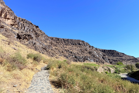 Bukhara: Nurata, Sarmyshsoy Petroglyphs & Gijduvan Day Trip Tour to Sarmyshsoy Gorge with a Small Group