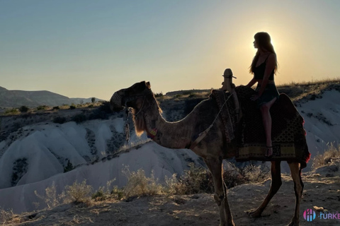 Desde Capadocia: Excursión de un día a camello al amanecer o al atardecer