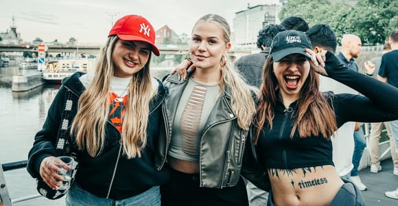 Prague: Boat Party Pub Crawl: Open Bar & Best Club Entries