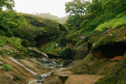 GROTTES DE KANHERI ET CENTRE DE MÉDITATION